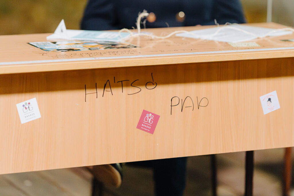 Hátrányos Helyzetű Roma Gyerekek Nehézségei: „Ha Beülsz A Hátsó Padba És Csendben Maradsz, Akkor Átmehetsz Kettessel” 2 Bagazs hatso pad 1